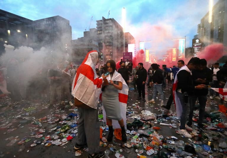 Football fans face drugs tests on arrest to combat surge in cocaine-fuelled violence Football fans face drugs tests on arrest to combat surge in cocaine-fuelled violence