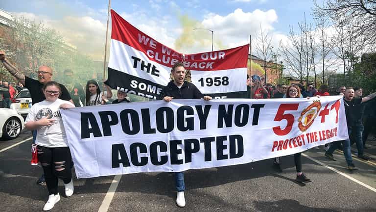 Man United value drops by £1.3bn as share price hits record low Man United value drops by £1.3bn as share price hits record low