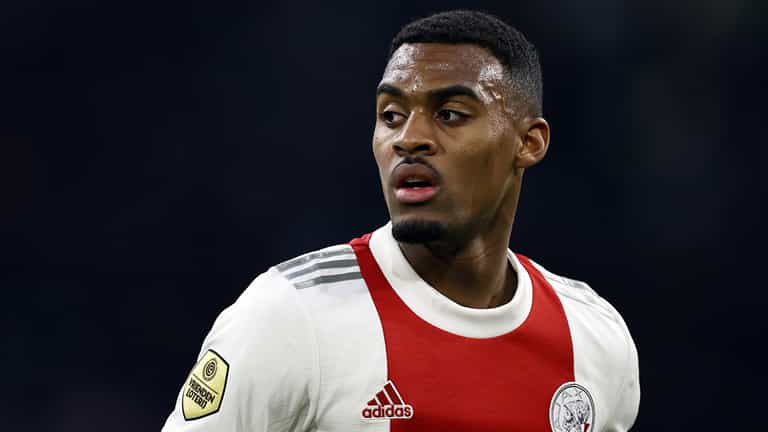 Ryan Gravenberch on why he rejected late Man United approach Ryan Gravenberch on why he rejected late Man United approach