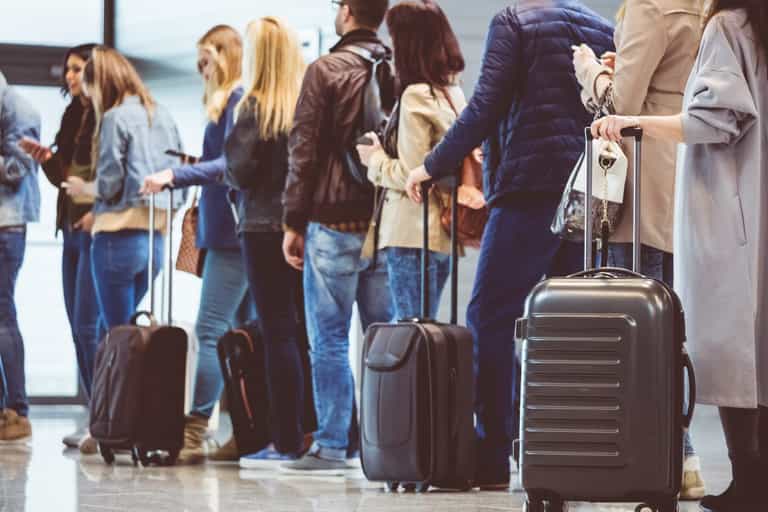 Travellers are now being told ‘don’t bring luggage’ in desperate bid to tackle airport chaos Travellers are now being told ‘don’t bring luggage’ in desperate bid to tackle airport chaos
