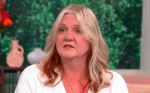 Woman conned out of £500,000 by scammer posing as Gerard Butler on Facebook Woman conned out of £500,000 by scammer posing as Gerard Butler on Facebook