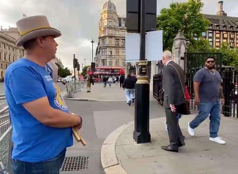 Instant karma? Senior Tory MP walks into lamppost after squabbling with Steve Bray Instant karma? Senior Tory MP walks into lamppost after squabbling with Steve Bray