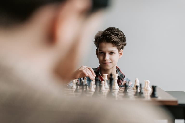 Chess robot grabs and breaks finger of seven-year-old boy after he ‘violated rules’ Chess robot grabs and breaks finger of seven-year-old boy after he ‘violated rules’
