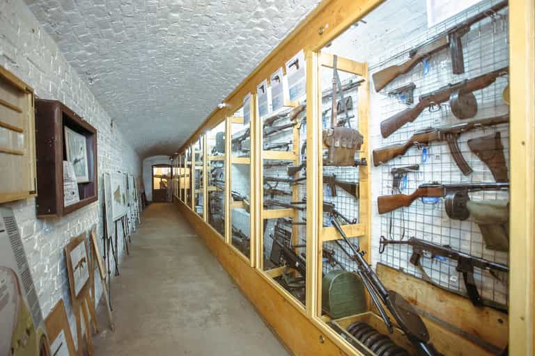 Military museum forced to ask couples to stop having sex behind exhibitions Military museum forced to ask couples to stop having sex behind exhibitions