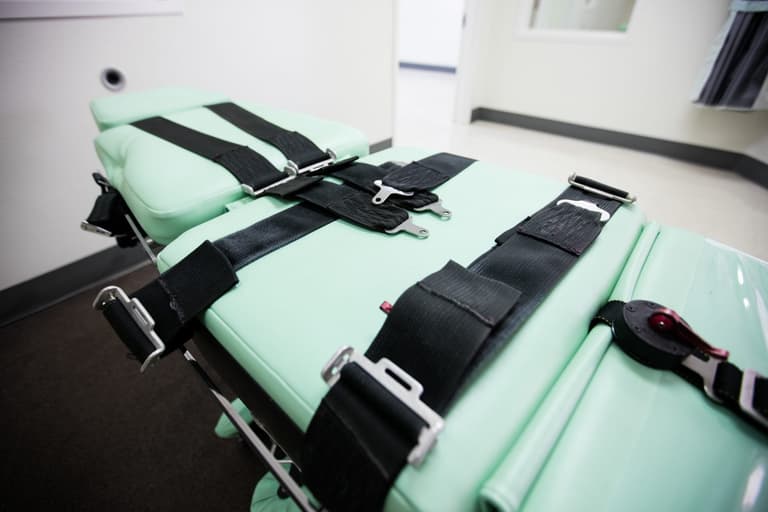 Journalist barred from Alabama execution because her skirt was ‘too short’ Journalist barred from Alabama execution because her skirt was ‘too short’