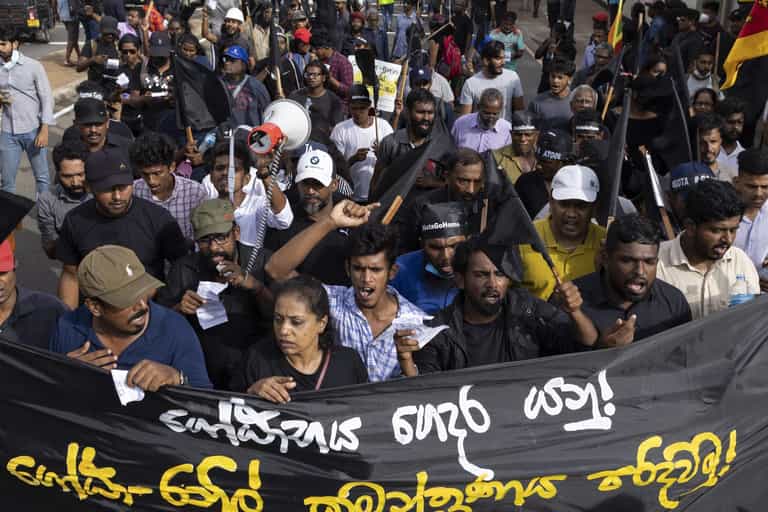 Thousands of protestors in Sri Lanka storm Presidential palace, with some using the pool Thousands of protestors in Sri Lanka storm Presidential palace, with some using the pool