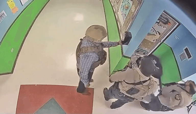 Video of Texas school shooting shows cop sanitising his hands as gunman killed 21 Video of Texas school shooting shows cop sanitising his hands as gunman killed 21