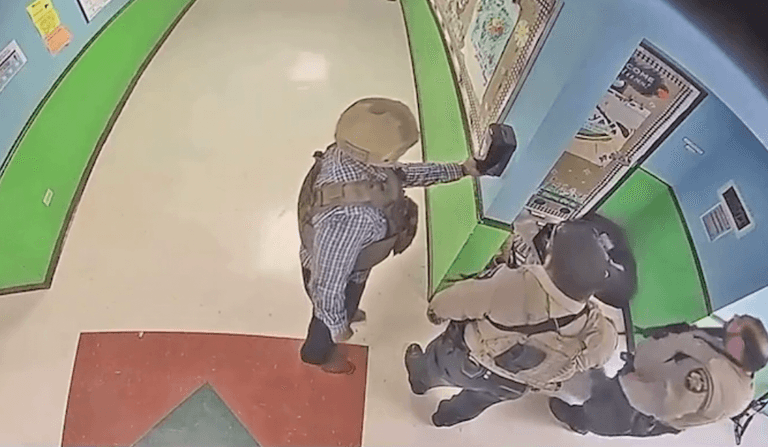 Video of Texas school shooting shows cop sanitising his hands as gunman killed 21 Video of Texas school shooting shows cop sanitising his hands as gunman killed 21