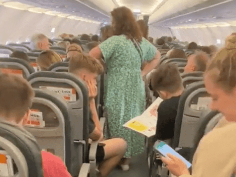 EasyJet passengers stuck on plane for hours at Gatwick with ‘one glass of water each’ EasyJet passengers stuck on plane for hours at Gatwick with ‘one glass of water each’