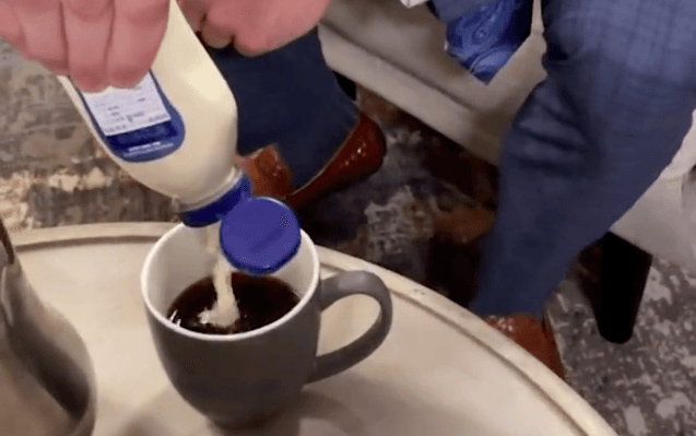 Famous quarterback seen pouring mayo in his coffee and people are horrified Famous quarterback seen pouring mayo in his coffee and people are horrified