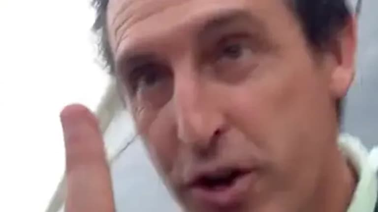 Unai Emery hits back at bizarre fan request after Southampton friendly Unai Emery hits back at bizarre fan request after Southampton friendly