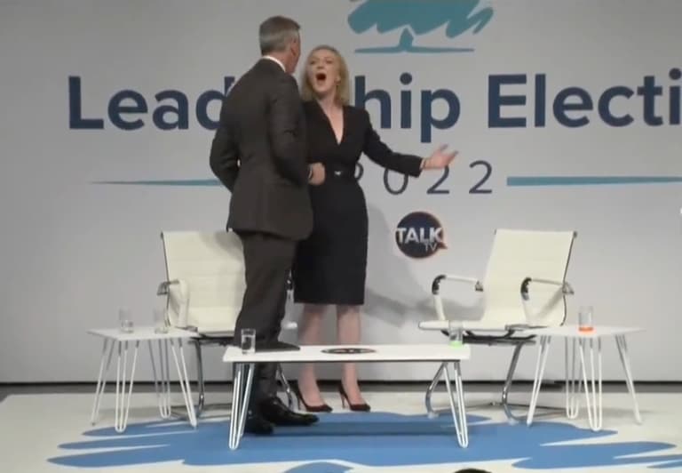 Microphone picks up fiery spat between Tom Newton Dunn and Liz Truss following leadership debate Microphone picks up fiery spat between Tom Newton Dunn and Liz Truss following leadership debate