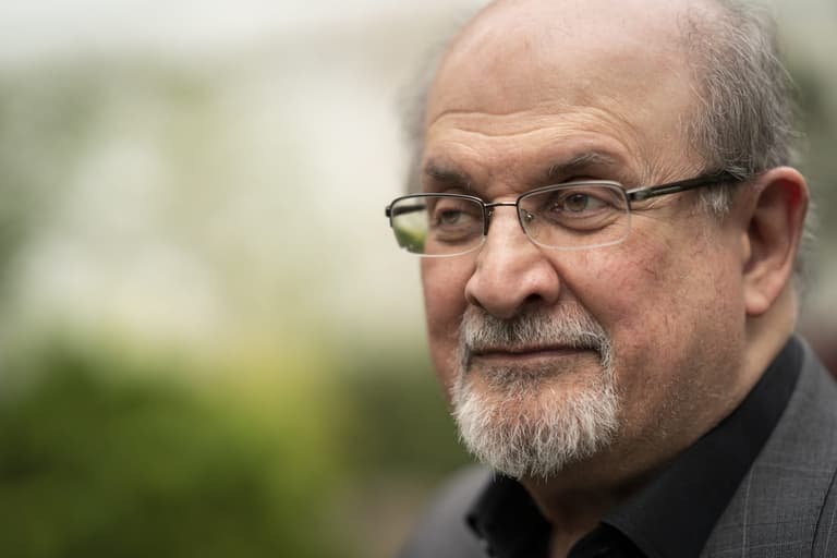 Salman Rushdie’s attack celebrated in Iran as author on ventilator and unable to speak after stabbing Salman Rushdie’s attack celebrated in Iran as author on ventilator and unable to speak after stabbing