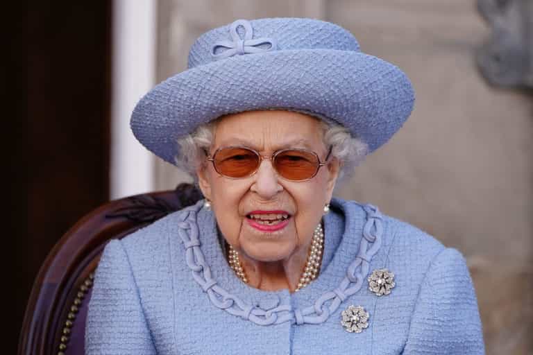 Time traveller’ claims to know exact date Queen will die Time traveller’ claims to know exact date Queen will die