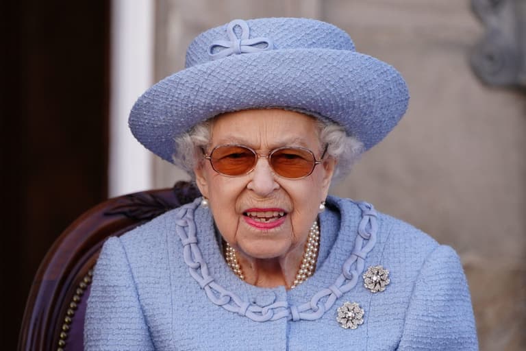 Time traveller’ claims to know exact date Queen will die Time traveller’ claims to know exact date Queen will die
