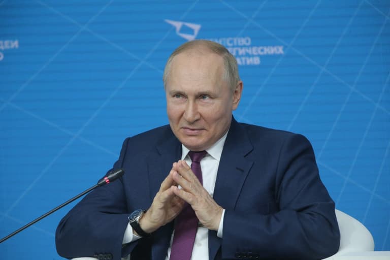 Russia bans David Cameron, Sir Keir Starmer and Piers Morgan in latest raft of sanctions Russia bans David Cameron, Sir Keir Starmer and Piers Morgan in latest raft of sanctions