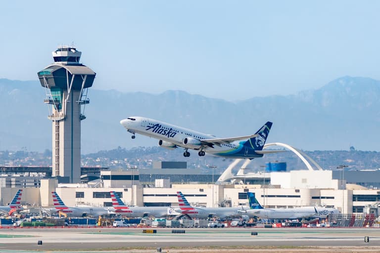 ‘Vibrating’ plane makes emergency landing after engine cover gets torn off ‘Vibrating’ plane makes emergency landing after engine cover gets torn off