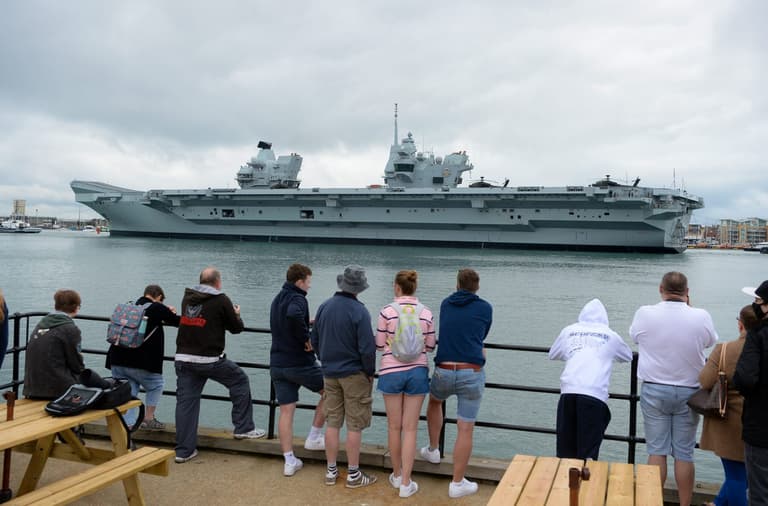 Multi-billion pound Royal Navy ship breaks down a day after leaving Portsmouth Multi-billion pound Royal Navy ship breaks down a day after leaving Portsmouth