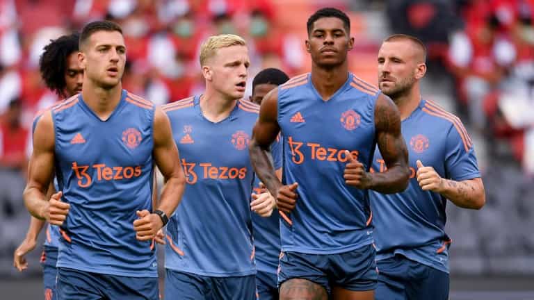 Erik ten Hag makes Man United players run 13.8 kilometres in extra training session Erik ten Hag makes Man United players run 13.8 kilometres in extra training session