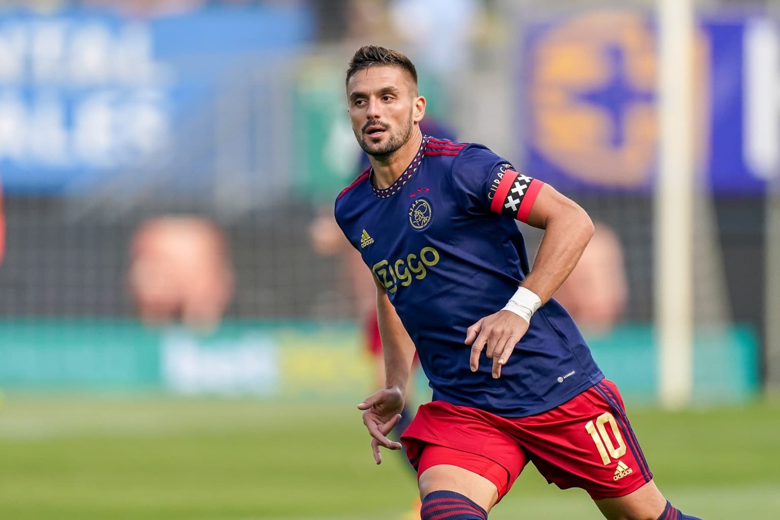 Ajax’s Dušan Tadić attacked outside home during armed robbery