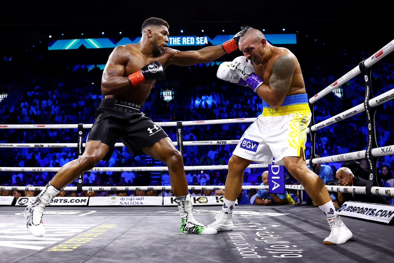 Boxing fans blast ‘ludicrous scorecard’ after Joshua declared victor on one card