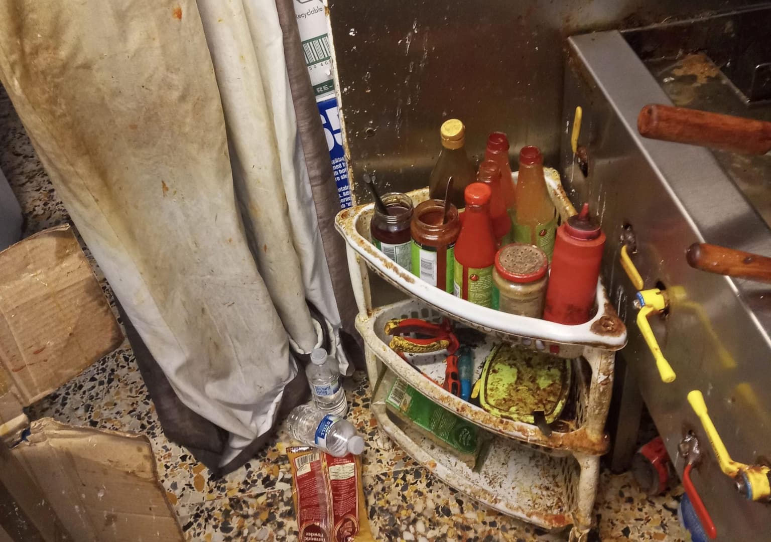 Pictures of notorious Chinese takeaway that put the ‘Grim in Grimsby’ released