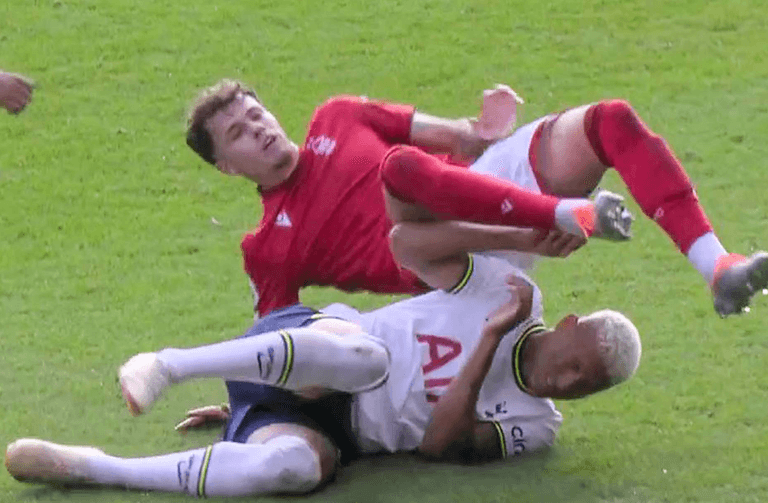 “What do you expect him to do?” – Jamie Carragher defends foul on showboating Richarlison “What do you expect him to do?” – Jamie Carragher defends foul on showboating Richarlison