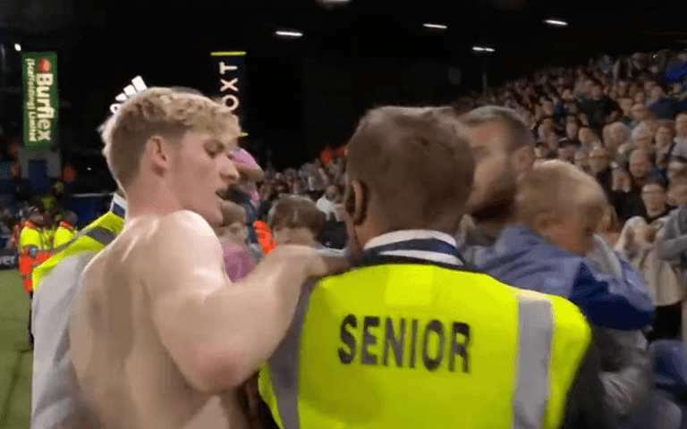 Everton fan clashes with steward after dropping his own kid to grab Anthony Gordon’s shirt Everton fan clashes with steward after dropping his own kid to grab Anthony Gordon’s shirt