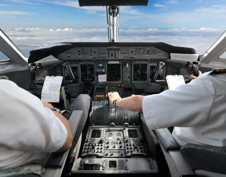 Passenger plane dropped 1,200 feet in less than a minute without pilots noticing Passenger plane dropped 1,200 feet in less than a minute without pilots noticing