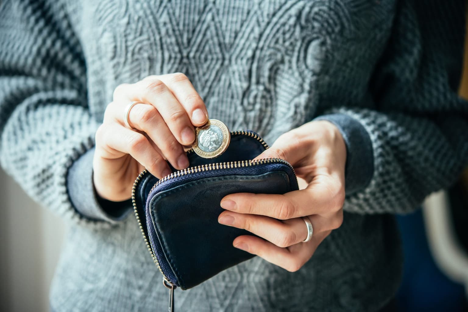 Government urged to raise minimum wage to £15 an hour as low-paid pushed to ‘brink’