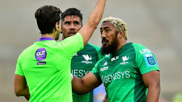 Bundee Aki angrily confronts referee on-field after red card tackle Bundee Aki angrily confronts referee on-field after red card tackle