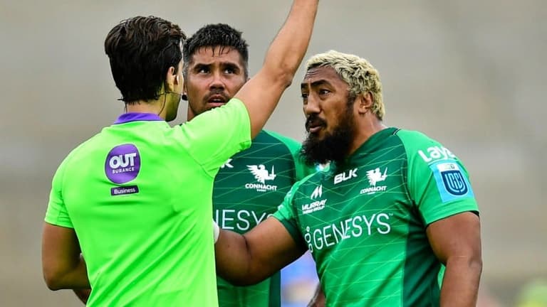 Bundee Aki angrily confronts referee on-field after red card tackle Bundee Aki angrily confronts referee on-field after red card tackle