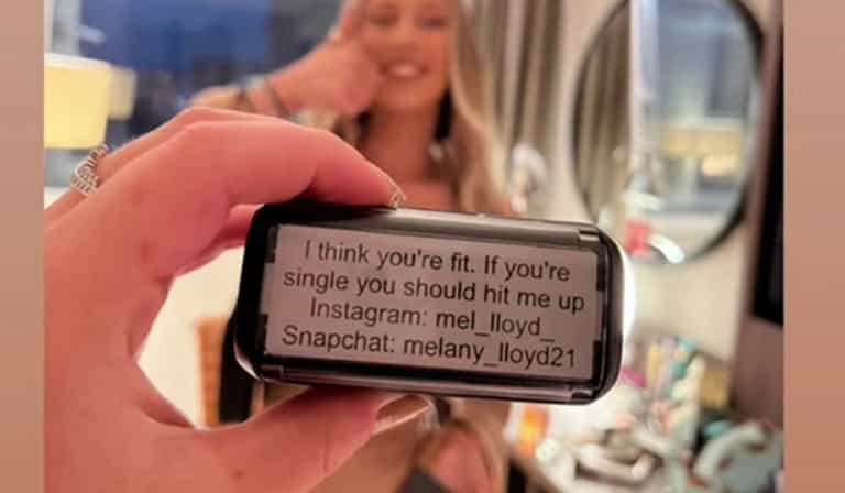 Woman fed up of being single comes up with ingenious hook up hack Woman fed up of being single comes up with ingenious hook up hack