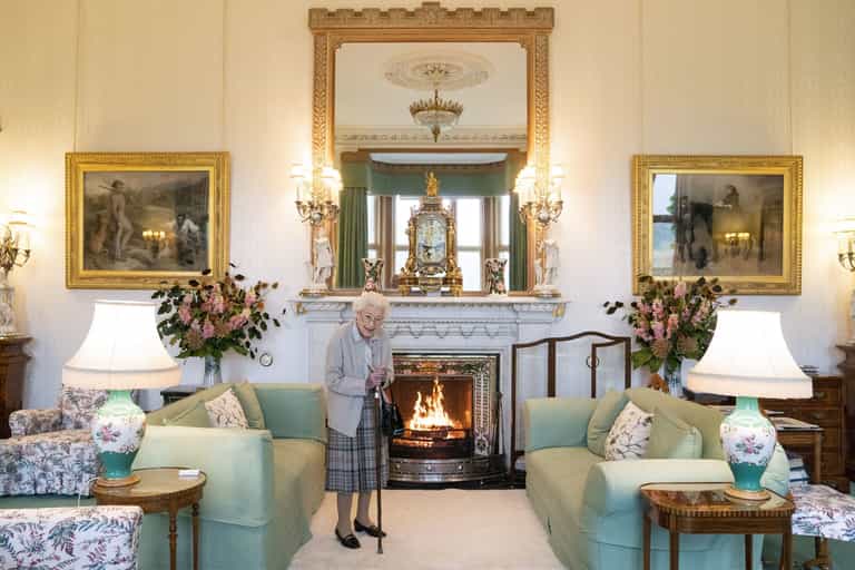 Queen under medical supervision as doctors are concerned for her health Queen under medical supervision as doctors are concerned for her health