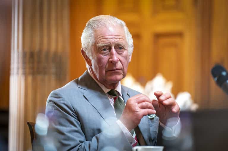 Charles, Camilla and William head to Queen’s bedside as ‘concerned’ doctors keep her under medical supervision Charles, Camilla and William head to Queen’s bedside as ‘concerned’ doctors keep her under medical supervision