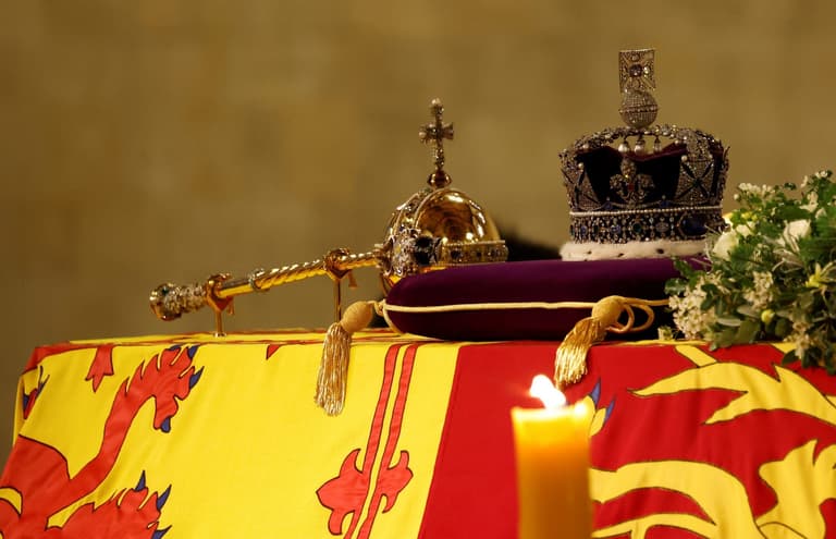 South Africa demands diamond from Queen’s crown jewels back South Africa demands diamond from Queen’s crown jewels back