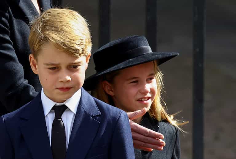 Princess Charlotte seen reminding her brother of royal protocol as Queen’s coffin passes Princess Charlotte seen reminding her brother of royal protocol as Queen’s coffin passes