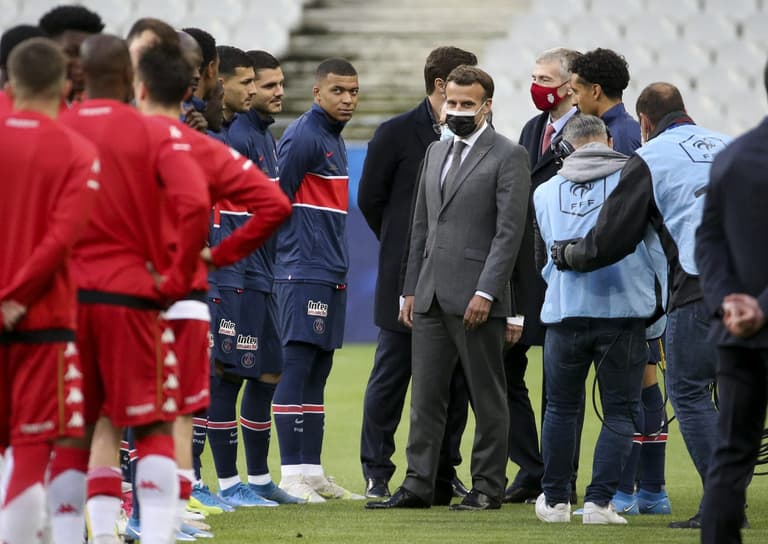 Kylian Mbappé reveals role Emmanuel Macron played in keeping him at PSG Kylian Mbappé reveals role Emmanuel Macron played in keeping him at PSG
