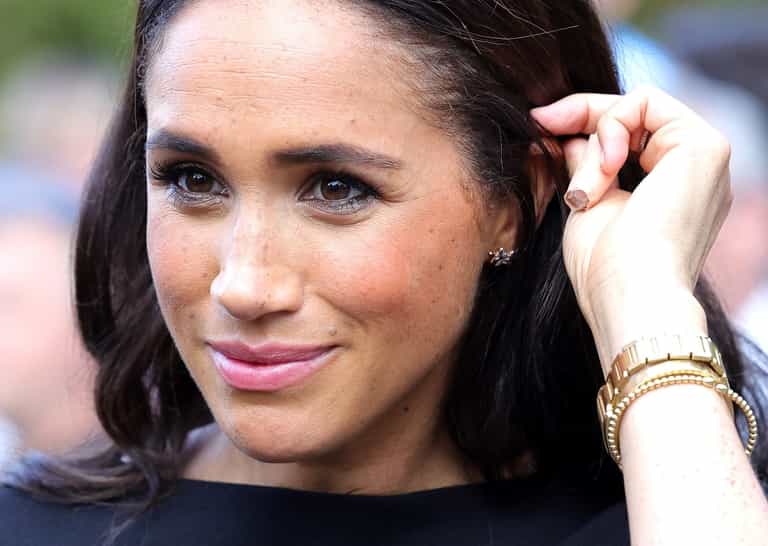 Meghan Markle fan in awe at Duchess’ ‘absolutely beautiful’ gesture whilst viewing Queen tributes Meghan Markle fan in awe at Duchess’ ‘absolutely beautiful’ gesture whilst viewing Queen tributes
