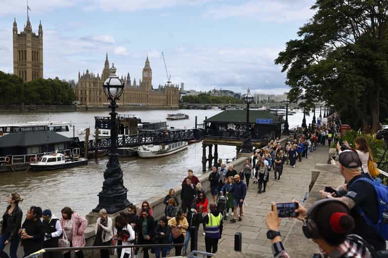 Two women ‘sexually assaulted in Queen queue’ by man Two women ‘sexually assaulted in Queen queue’ by man