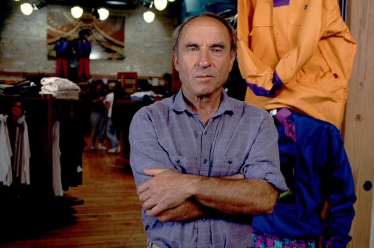 Patagonia founder gives away billion dollar company ‘to the environment’ Patagonia founder gives away billion dollar company ‘to the environment’