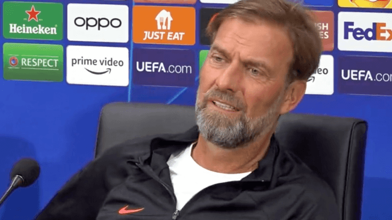 Jurgen Klopp threatens to end Napoli press conference after “embarrassing question” Jurgen Klopp threatens to end Napoli press conference after “embarrassing question”