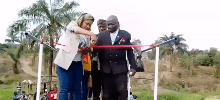 Bridge is officially opened in Congo – then immediately collapses once the ribbon is cut Bridge is officially opened in Congo – then immediately collapses once the ribbon is cut