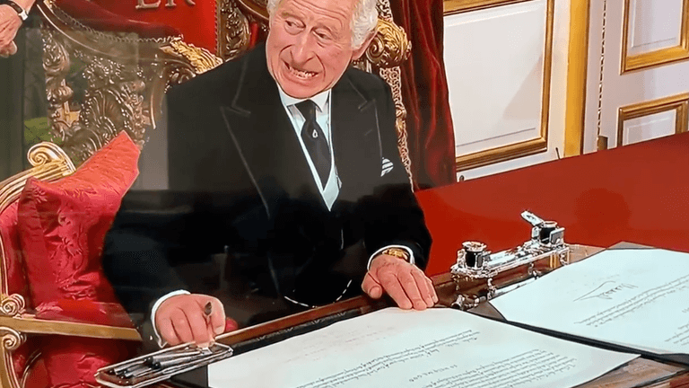 Moment new King loses it over proclamation pen tray goes viral Moment new King loses it over proclamation pen tray goes viral