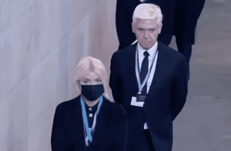 Over 14,000 people sign petition to get Holly Willoughby and Philip Schofield axed from This Morning Over 14,000 people sign petition to get Holly Willoughby and Philip Schofield axed from This Morning