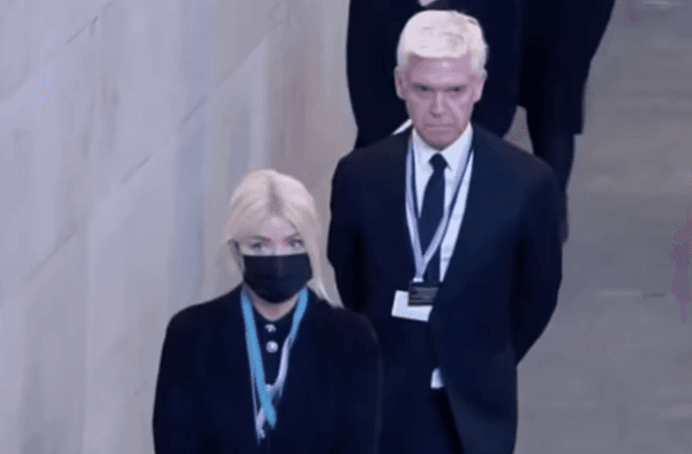Over 14,000 people sign petition to get Holly Willoughby and Philip Schofield axed from This Morning Over 14,000 people sign petition to get Holly Willoughby and Philip Schofield axed from This Morning