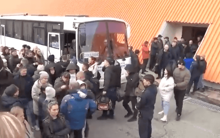 Desperate Russian wives threaten to break their husbands’ bones so they are unfit to join Ukraine war Desperate Russian wives threaten to break their husbands’ bones so they are unfit to join Ukraine war