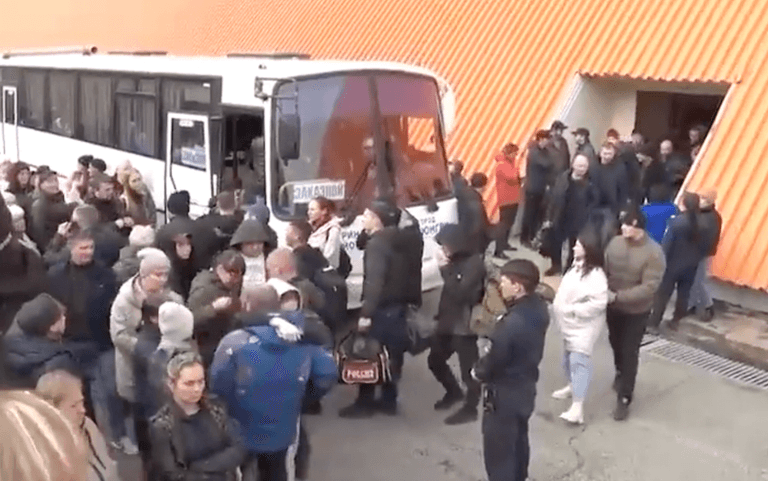 Desperate Russian wives threaten to break their husbands’ bones so they are unfit to join Ukraine war Desperate Russian wives threaten to break their husbands’ bones so they are unfit to join Ukraine war