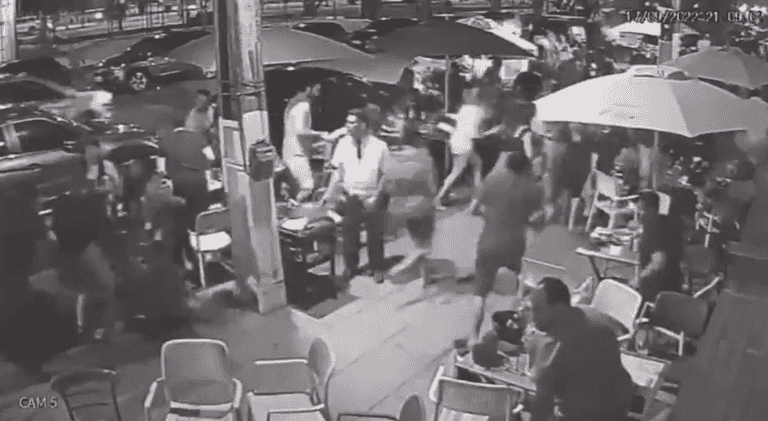 CrossFit group jogging past restaurant sparks mass panic and everyone starts running CrossFit group jogging past restaurant sparks mass panic and everyone starts running