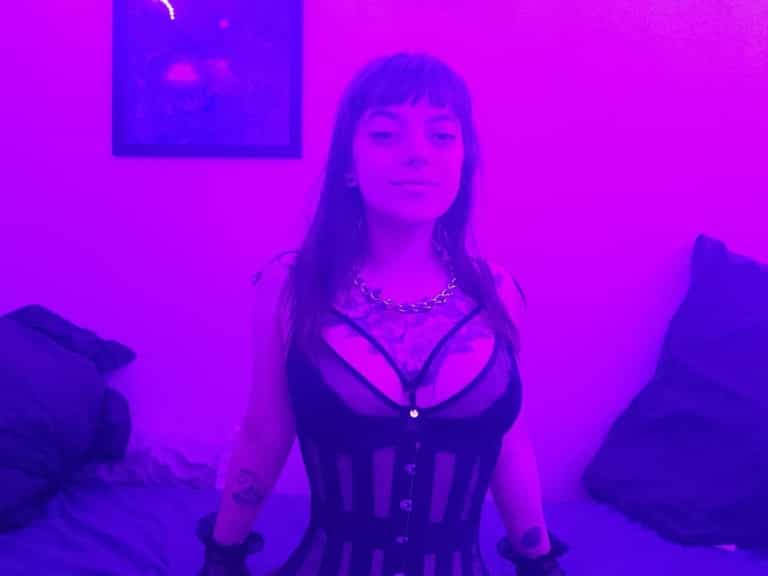OnlyFans model makes £1,000 in first week to fund her dream of becoming a rally driver OnlyFans model makes £1,000 in first week to fund her dream of becoming a rally driver